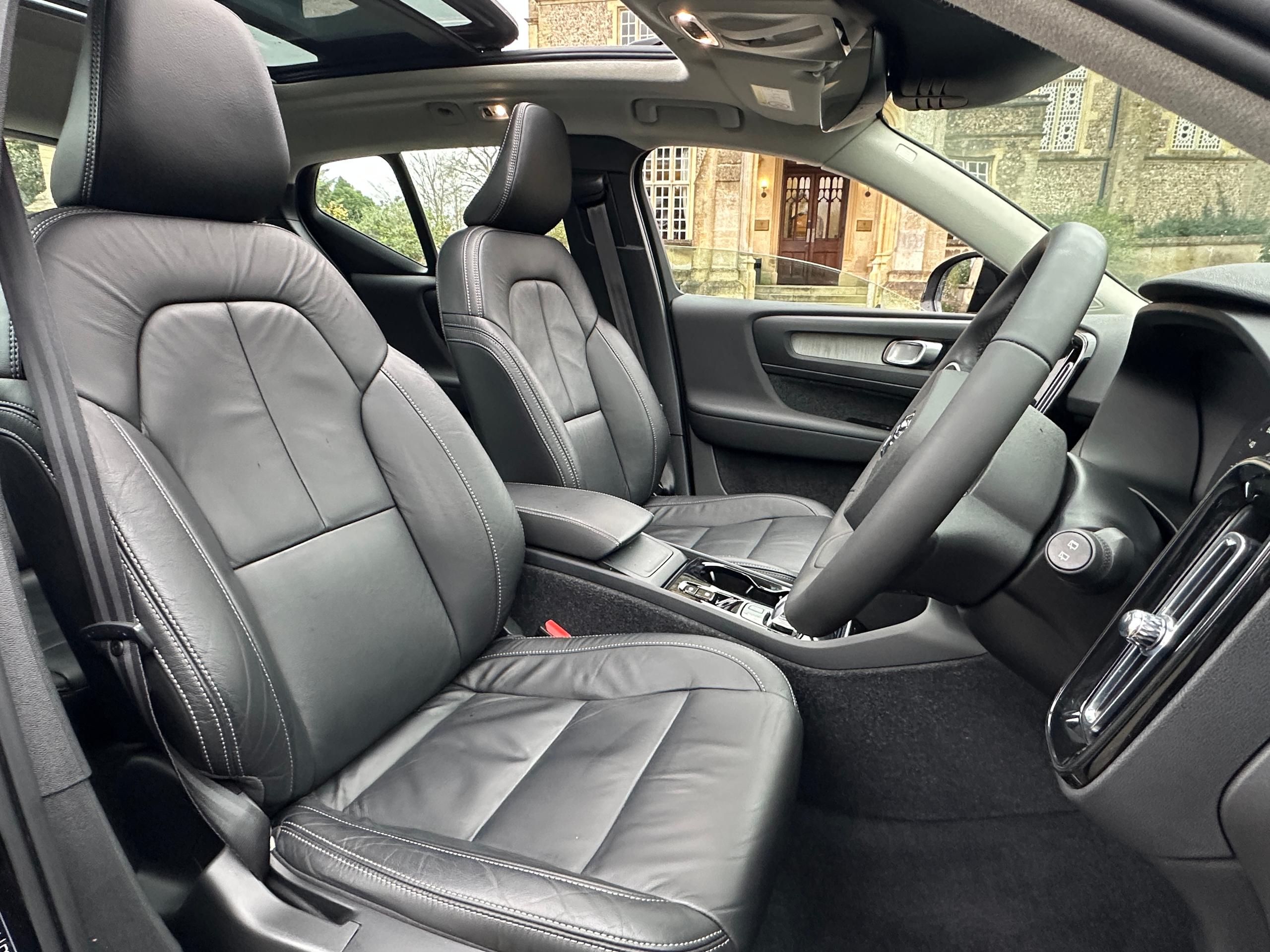 
								2022 Volvo XC40 1.5 T3 full									