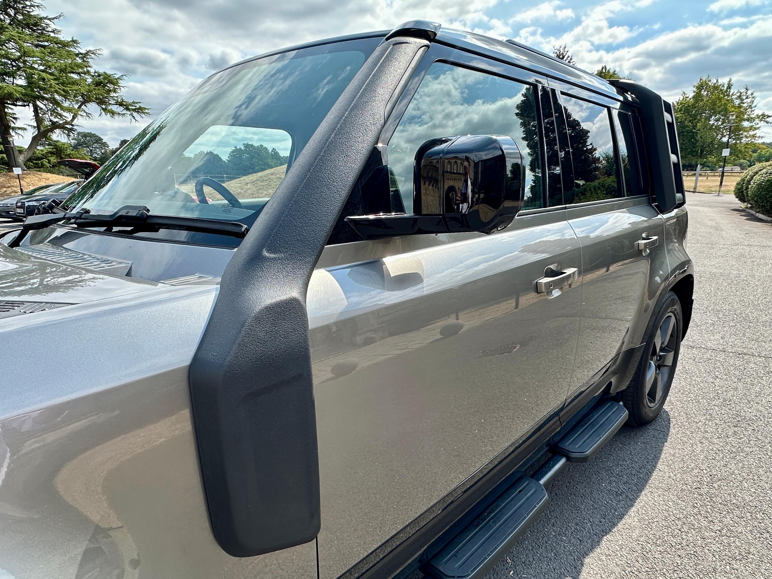 
								2023 Land Rover Defender 110 3.0 D300 MHEV X-Dynamic HSE full									