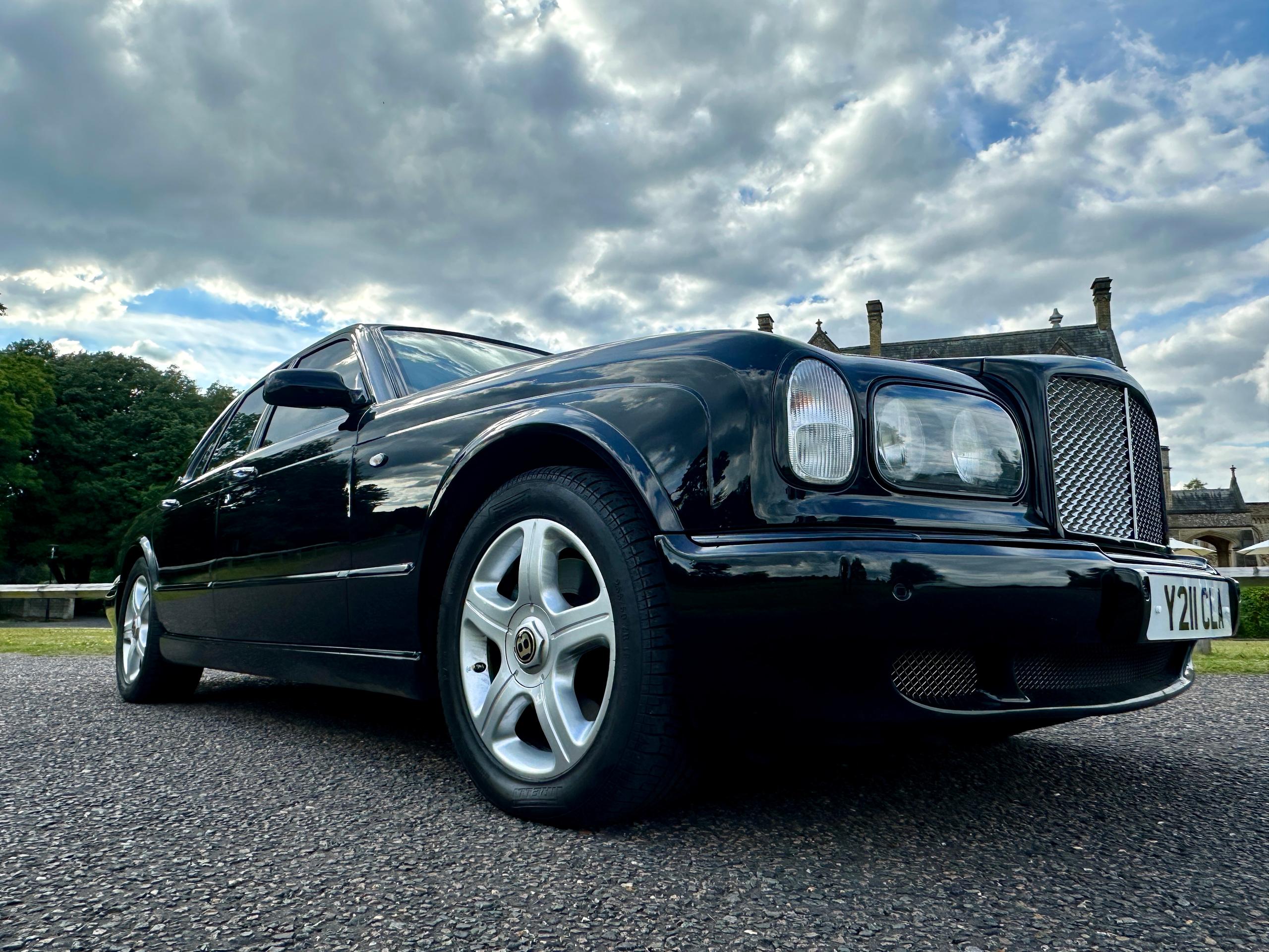 
								2001 Bentley ARNAGE 6.8 RED LABEL SALOON full									