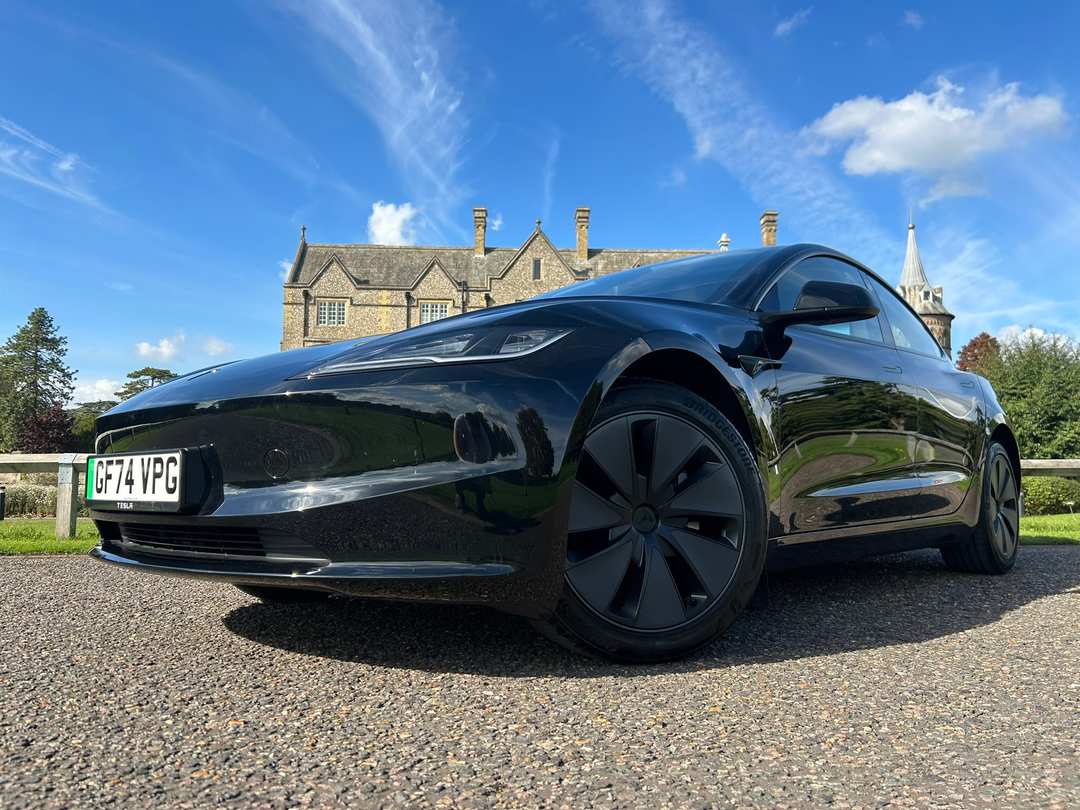 
								2025 TESLA Model 3 full									