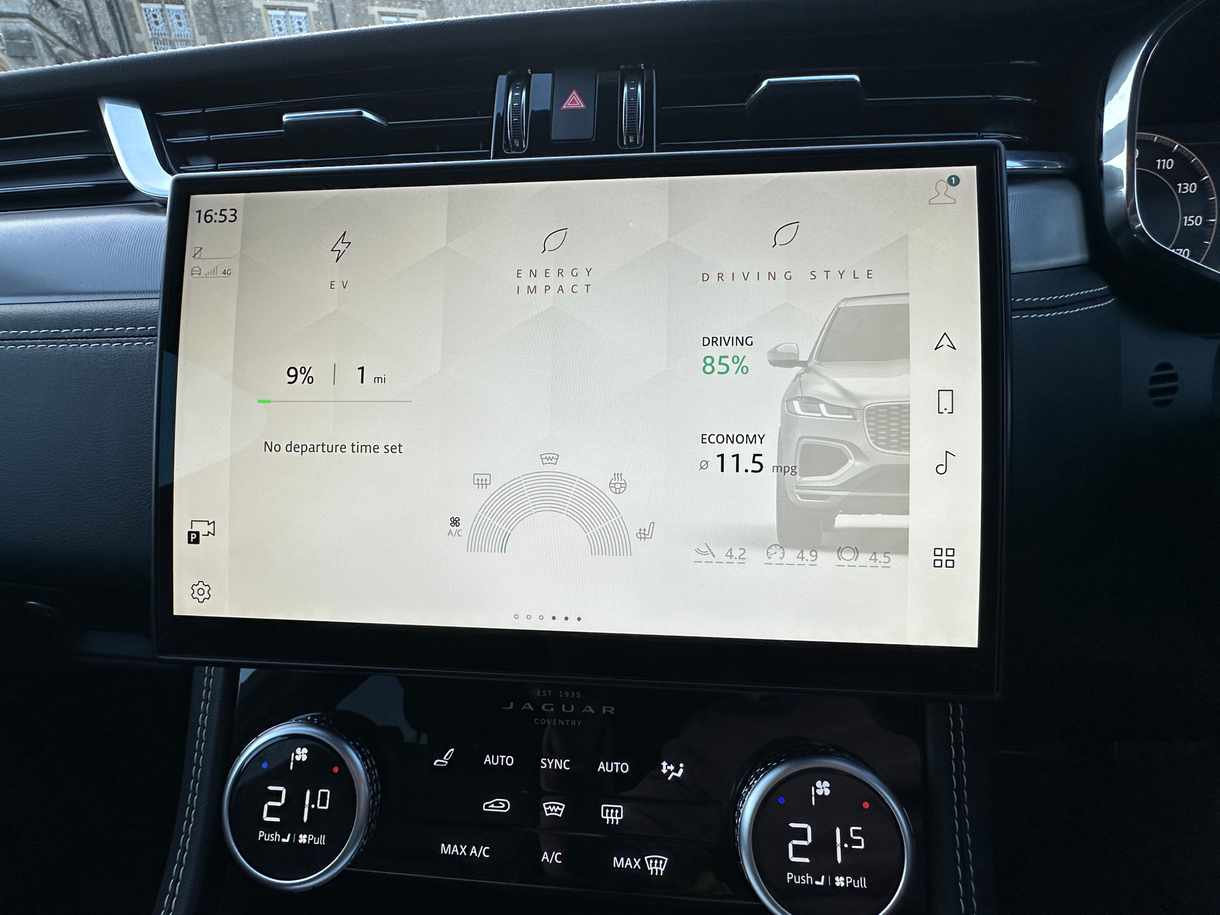 
								2023 Jaguar F-PACE 2.0 P400e 19.3kWh R-Dynamic SE Black SUV full									