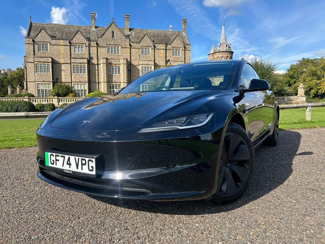 
								2025 TESLA Model 3 full									