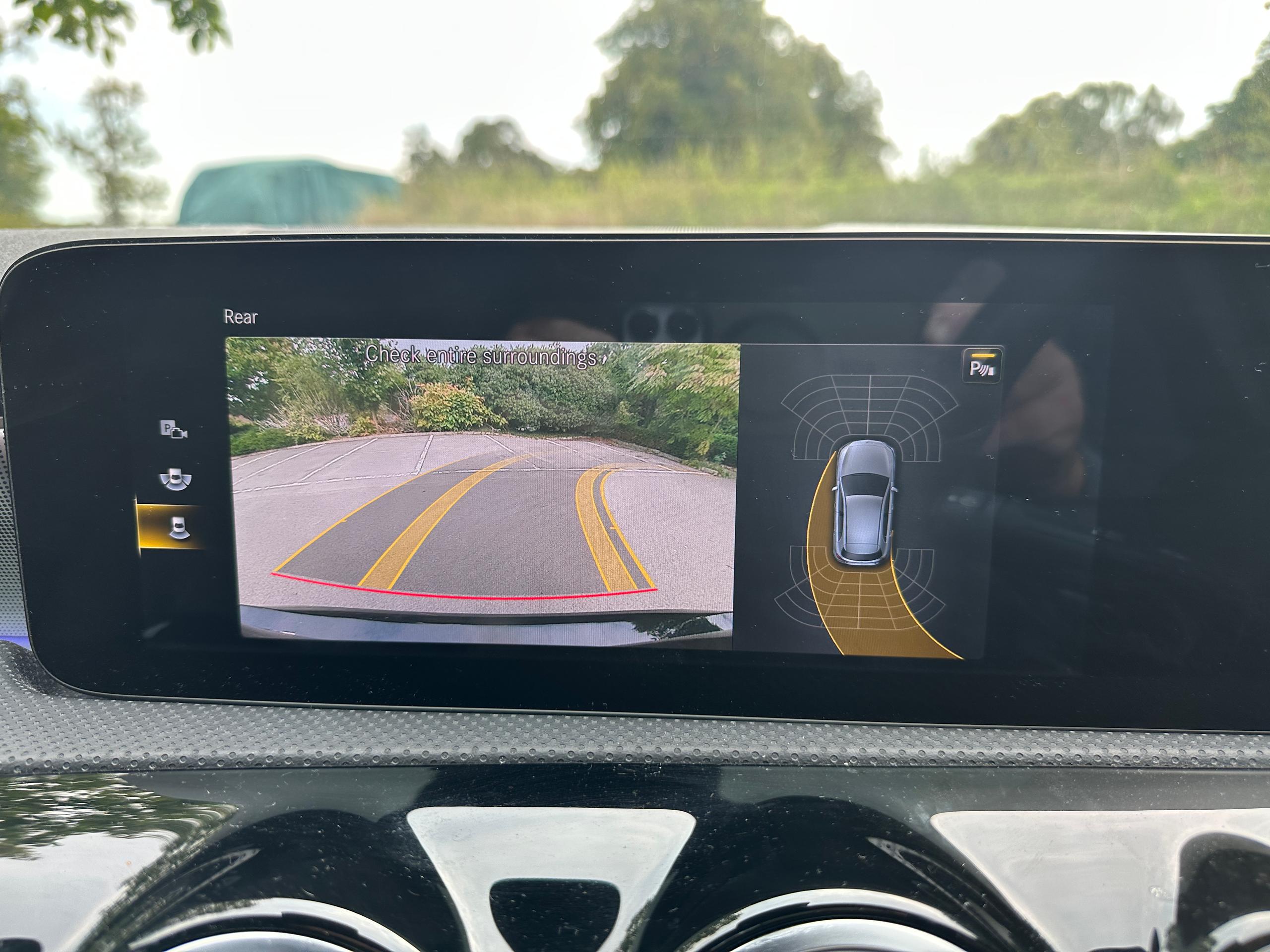 
								2021 Mercedes-Benz A200 AMG Line Edition full									