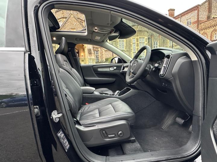
								2022 Volvo XC40 1.5 T3 full									