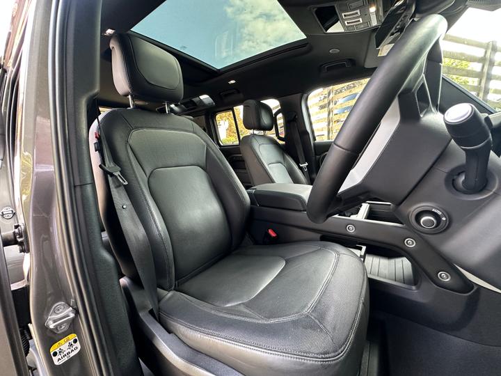 
								2023 Land Rover Defender 110 3.0 D300 MHEV X-Dynamic HSE full									