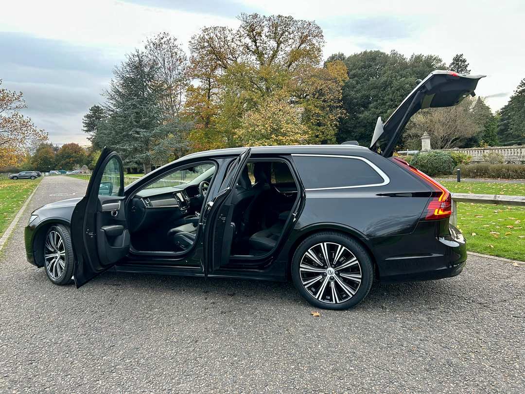 
								2022 Volvo V90 2.0 B4 MHEV Inscription Estate Petrol Hybrid full									