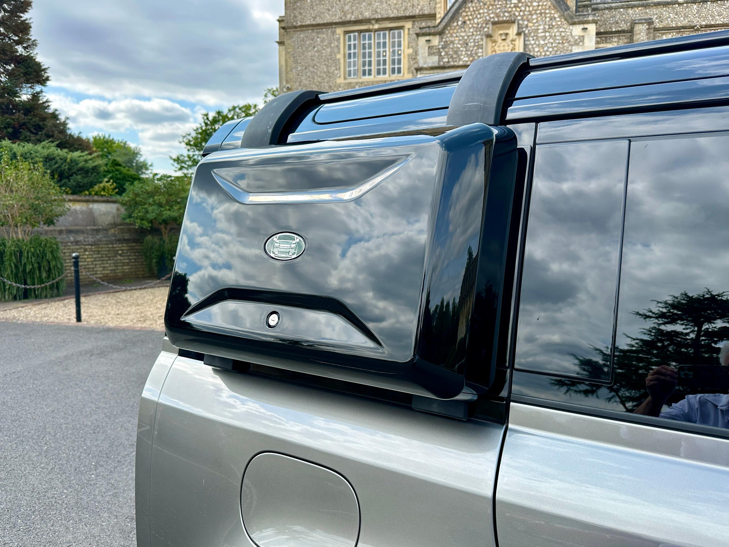 
								2023 Land Rover Defender 110 3.0 D300 MHEV X-Dynamic HSE full									