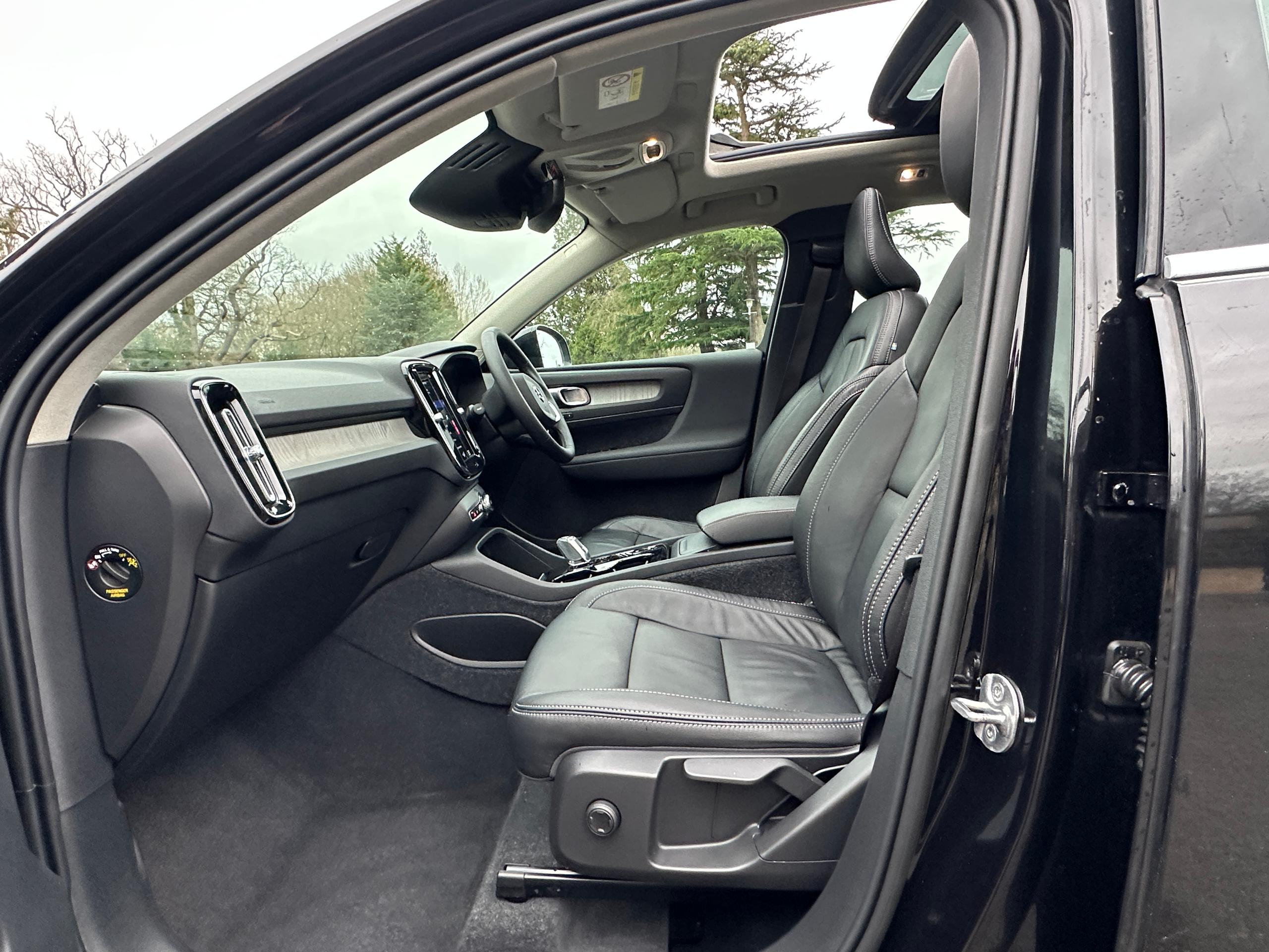 
								2022 Volvo XC40 1.5 T3 full									