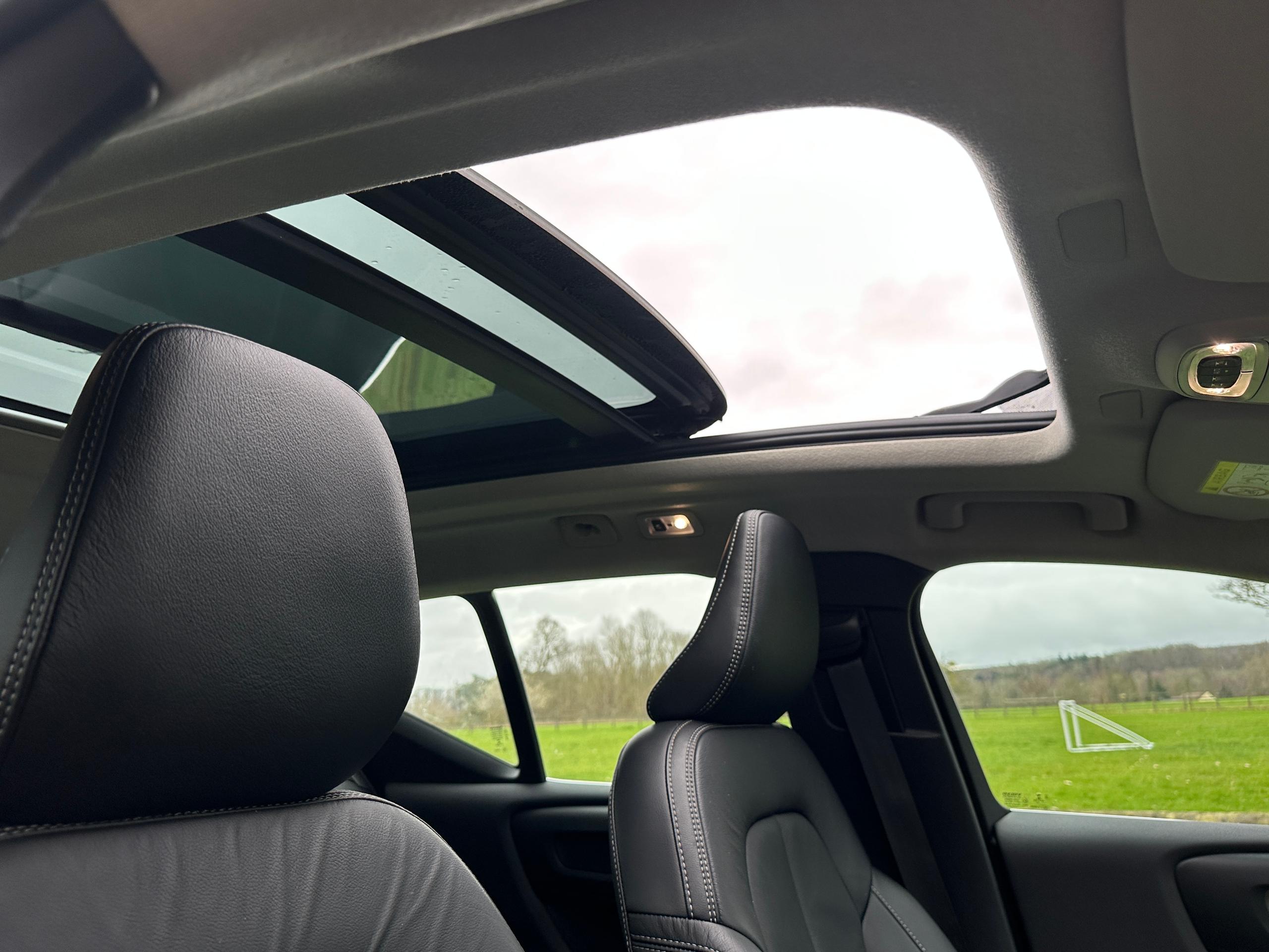 
								2022 Volvo XC40 1.5 T3 full									