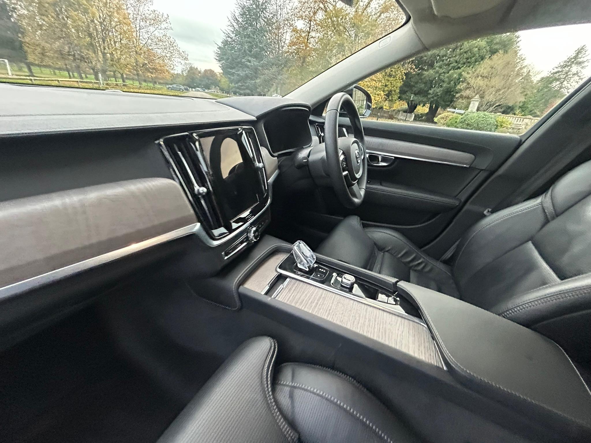 
								2022 Volvo V90 2.0 B4 MHEV Inscription Estate Petrol Hybrid full									