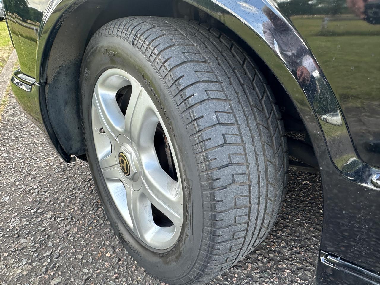 
								2001 Bentley ARNAGE 6.8 RED LABEL SALOON full									