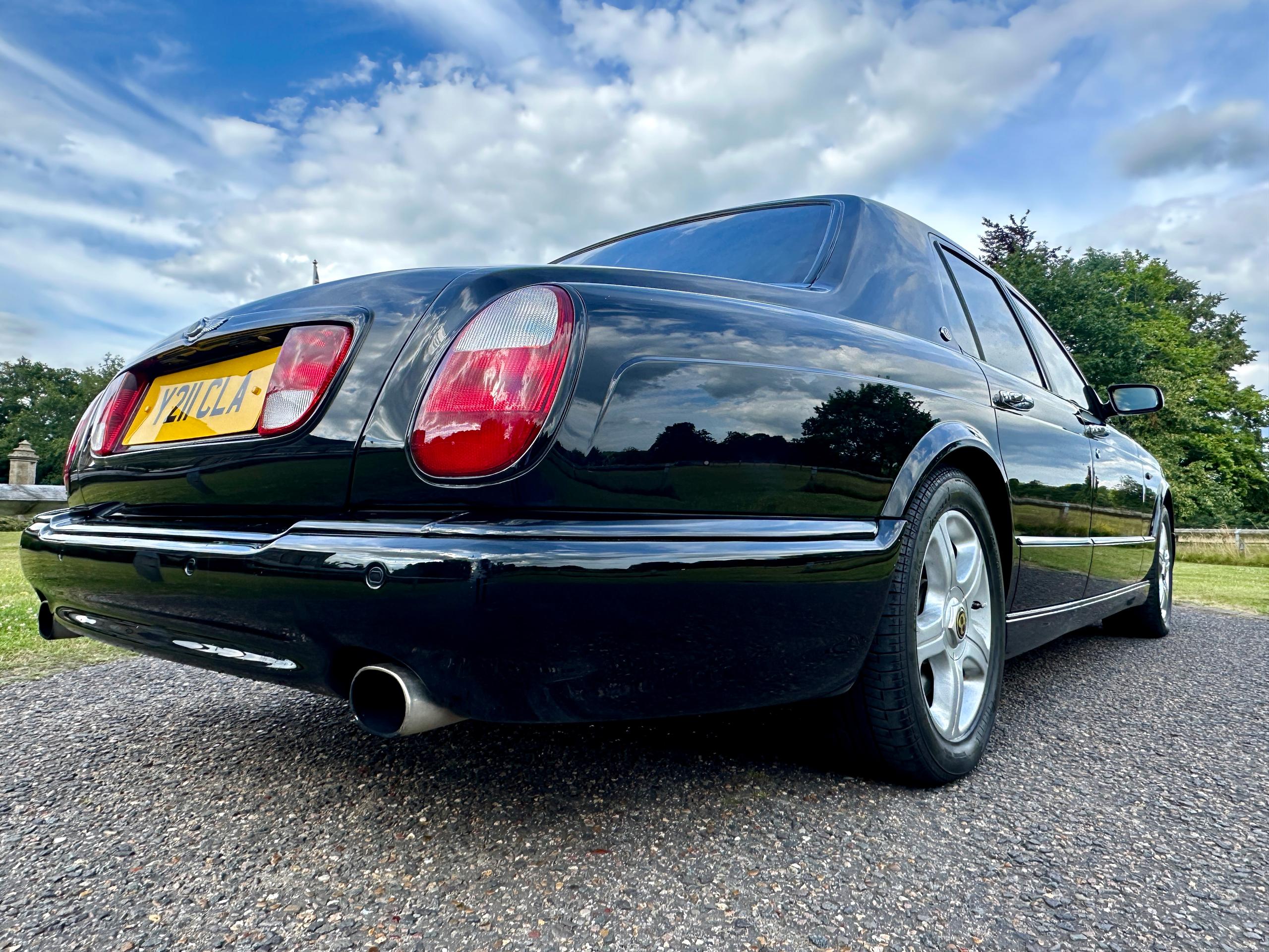 
								2001 Bentley ARNAGE 6.8 RED LABEL SALOON full									
