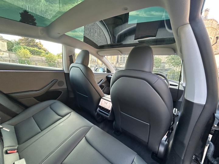 
								2025 TESLA Model 3 full									