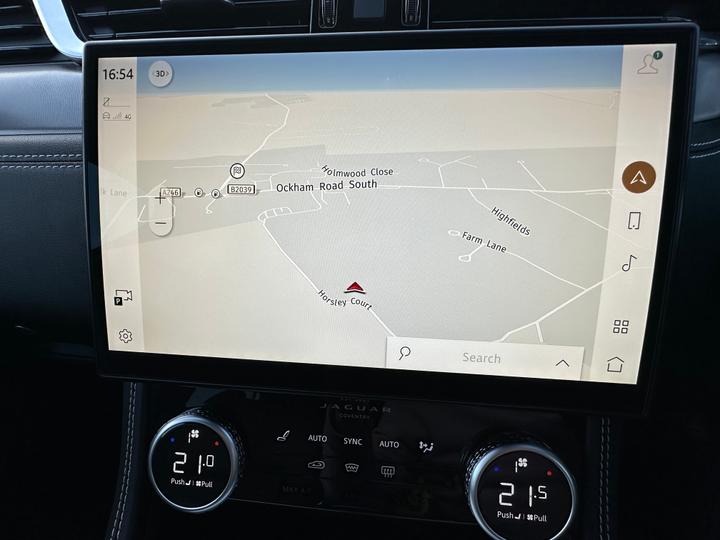 
								2023 Jaguar F-PACE 2.0 P400e 19.3kWh R-Dynamic SE Black SUV full									