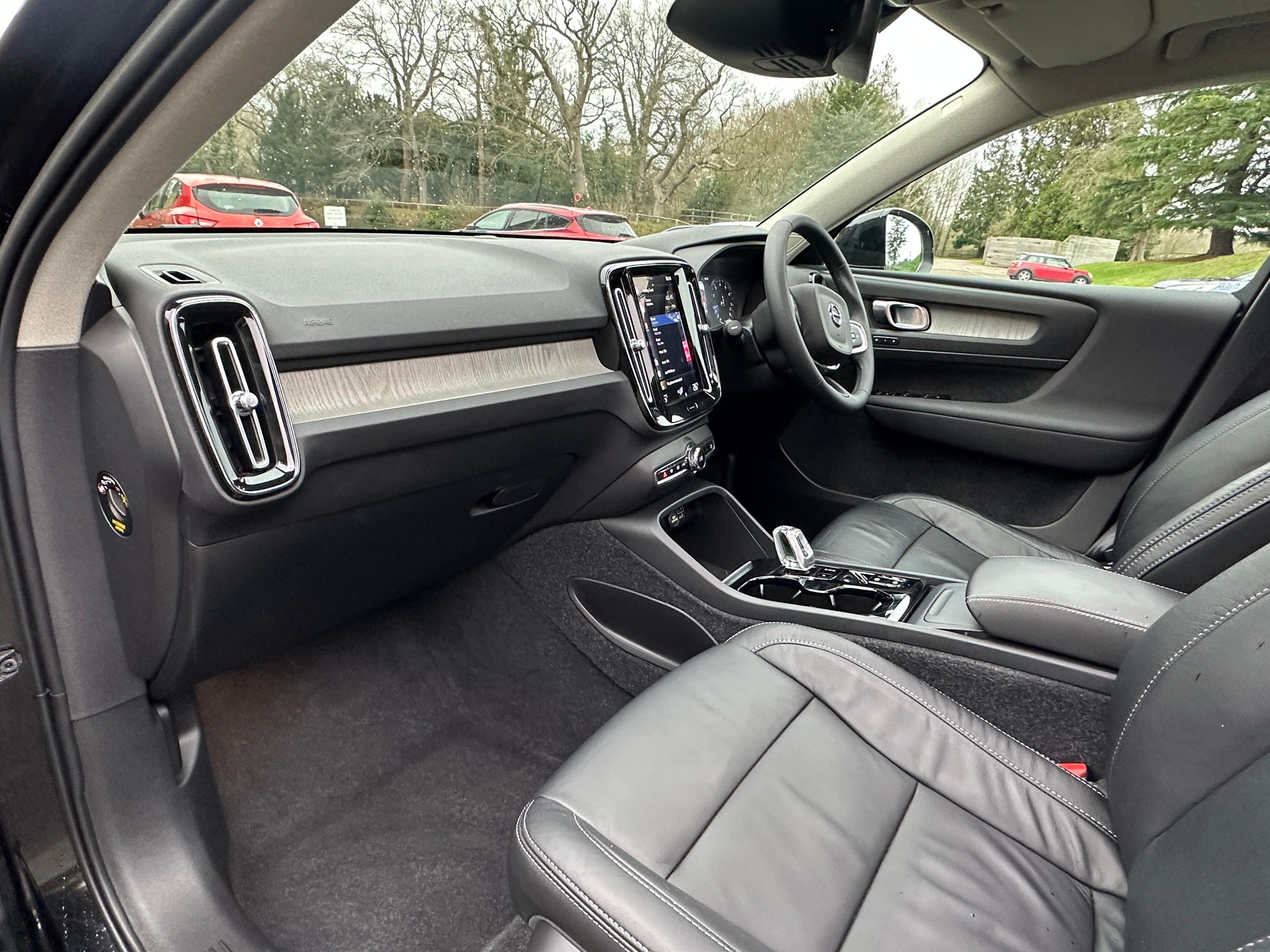 
								2022 Volvo XC40 1.5 T3 full									