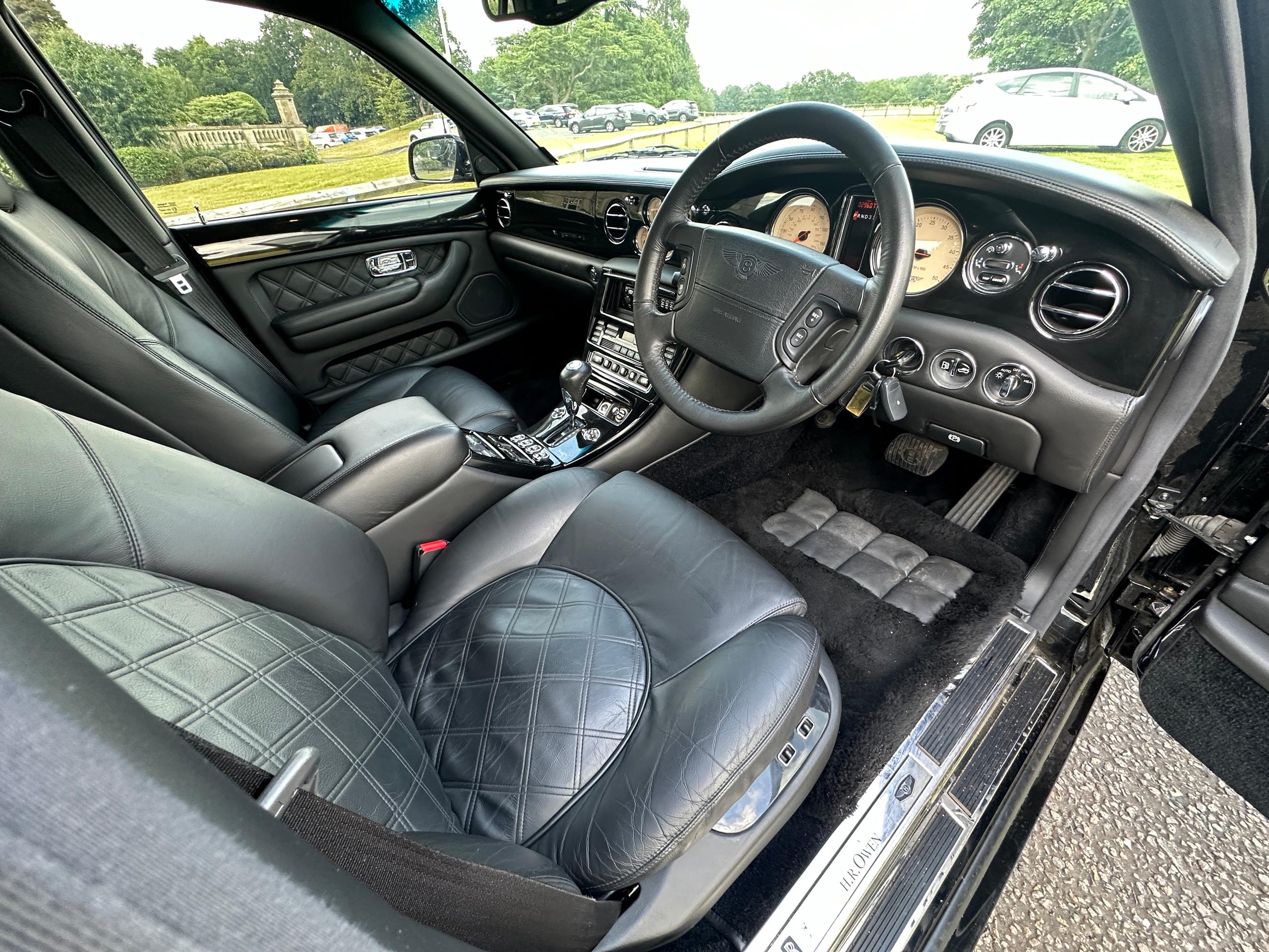 
								2001 Bentley ARNAGE 6.8 RED LABEL SALOON full									
