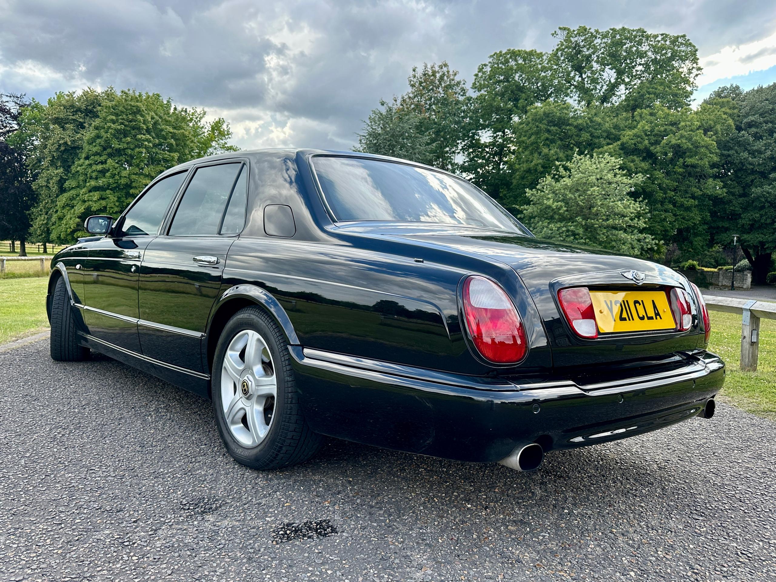 
								2001 Bentley ARNAGE 6.8 RED LABEL SALOON full									