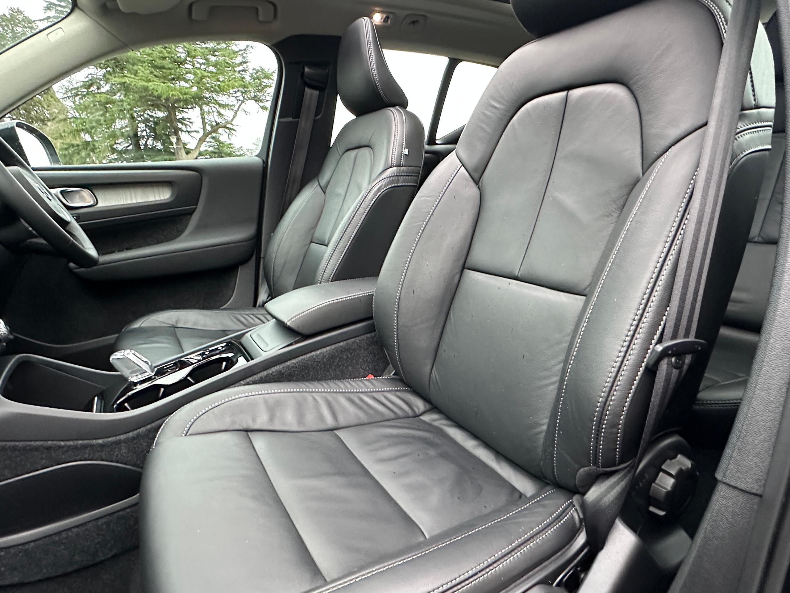 
								2022 Volvo XC40 1.5 T3 full									