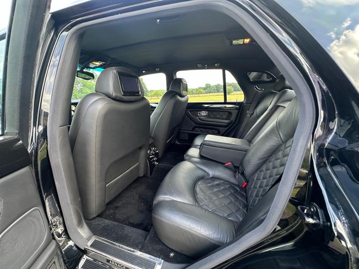 
								2001 Bentley ARNAGE 6.8 RED LABEL SALOON full									