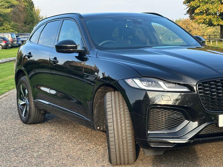 
								2023 Jaguar F-PACE 2.0 P400e 19.3kWh R-Dynamic SE Black SUV full									