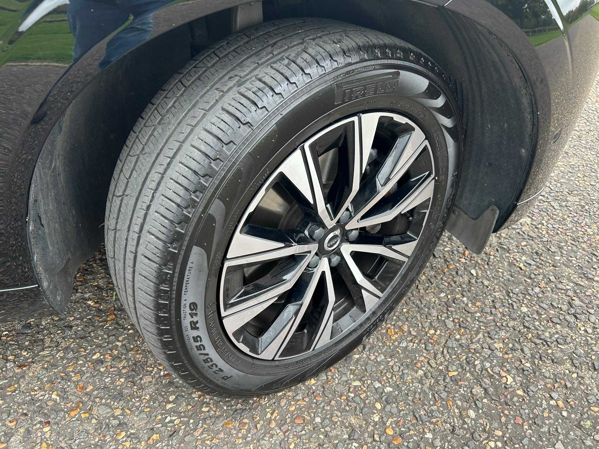 
								2022 Volvo XC60 2.0 B4 MHEV Plus Diesel Hybrid full									