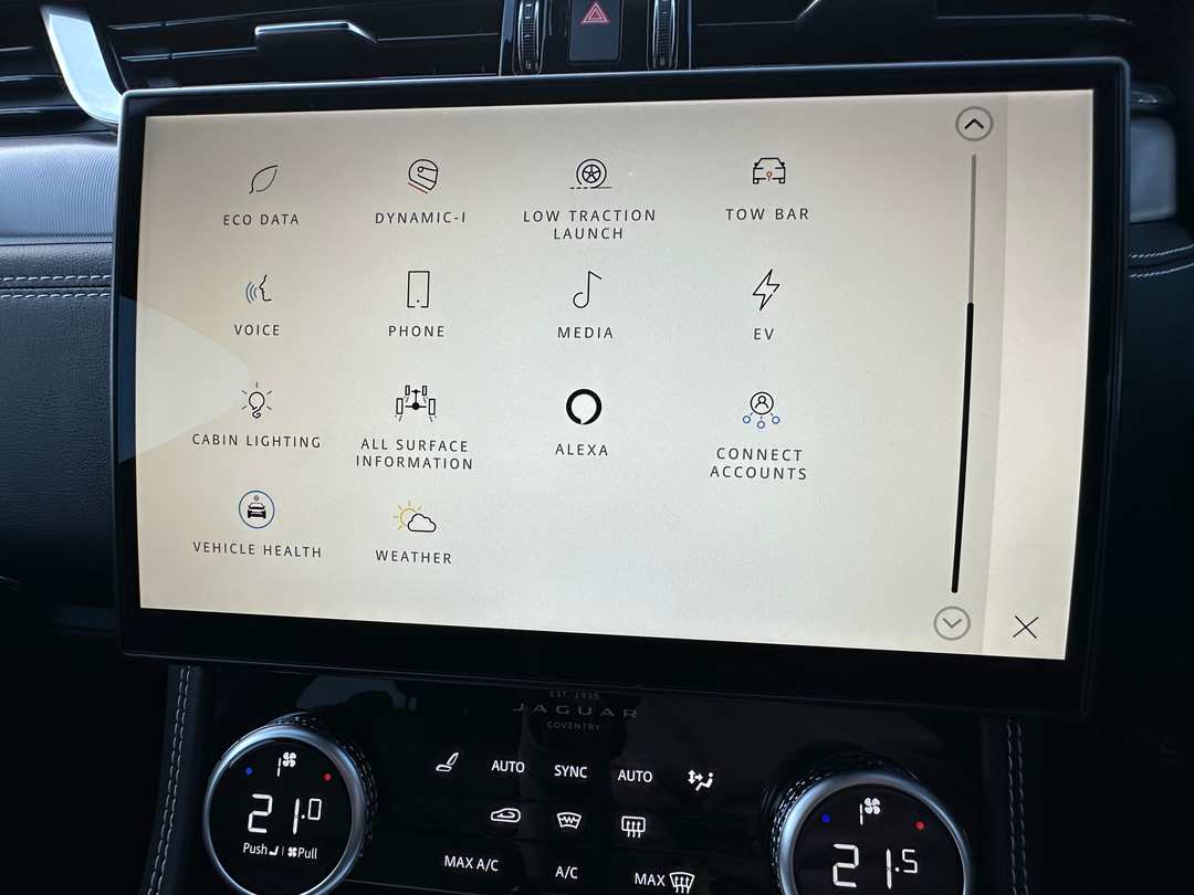 
								2023 Jaguar F-PACE 2.0 P400e 19.3kWh R-Dynamic SE Black SUV full									
