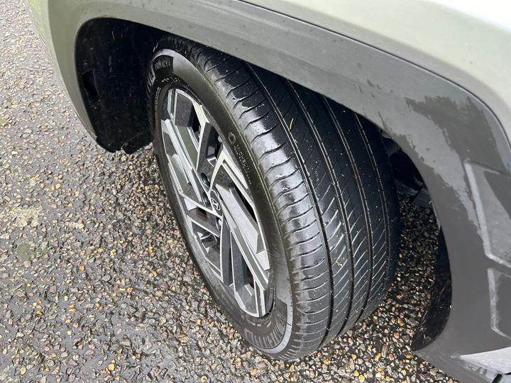 
								2024 Hyundai TUCSON 1.6 T-GDi Petrol Hybrid full									