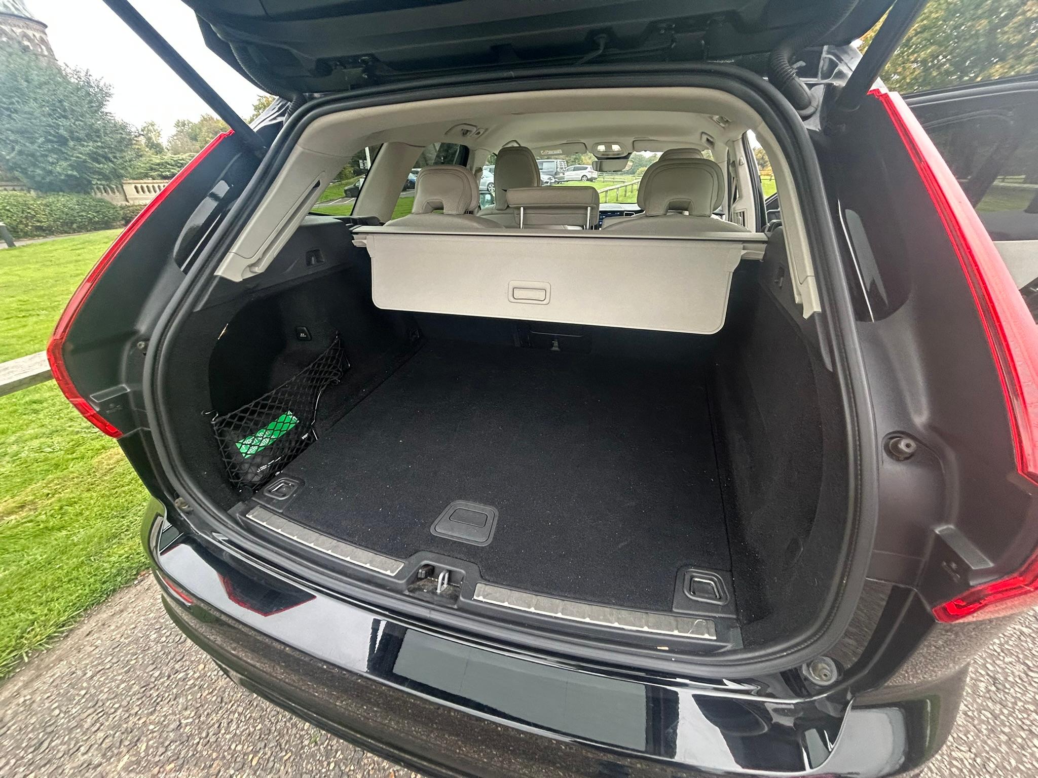 
								2022 Volvo XC60 2.0 B4 MHEV Plus Diesel Hybrid full									