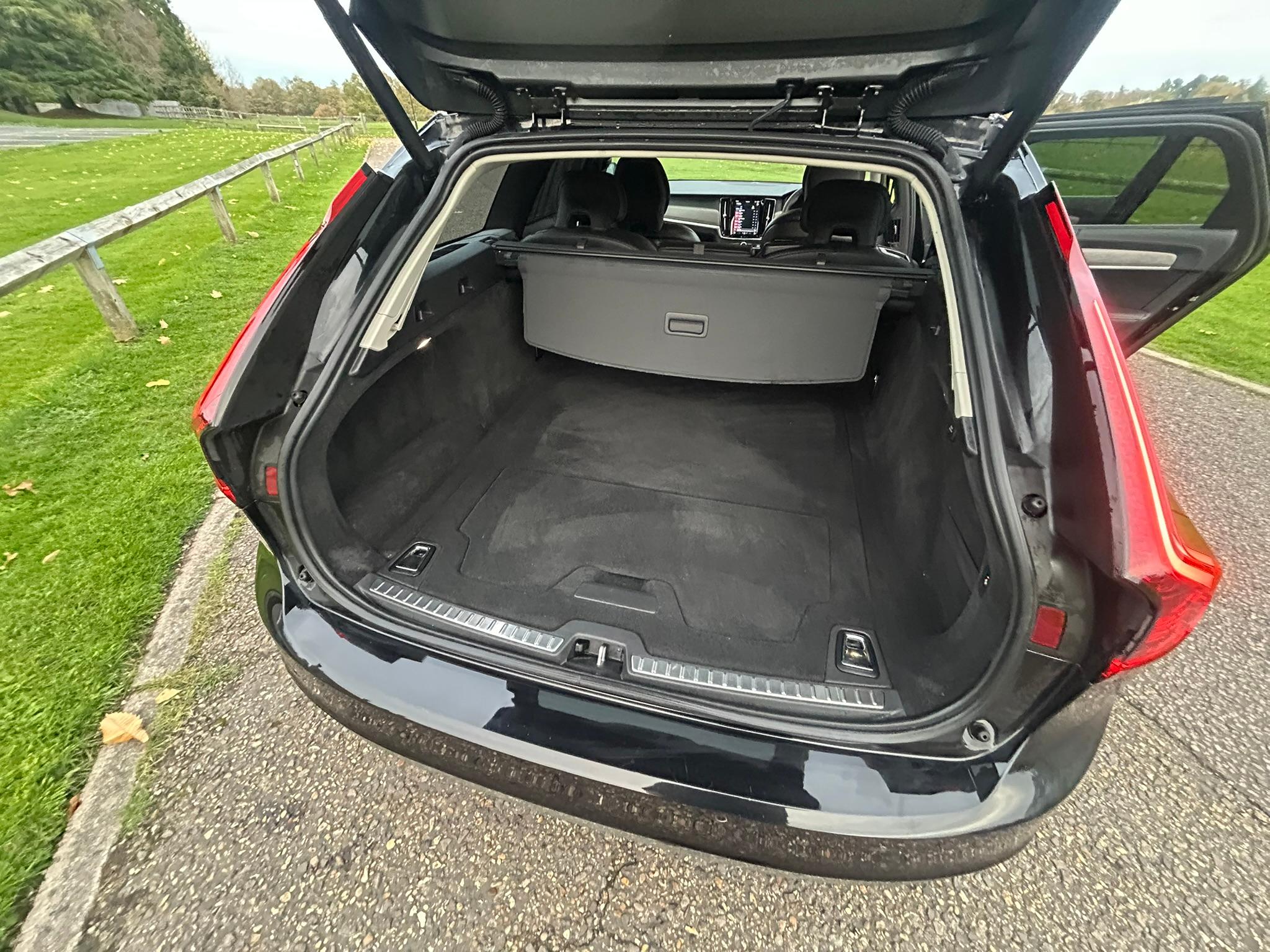 
								2022 Volvo V90 2.0 B4 MHEV Inscription Estate Petrol Hybrid full									