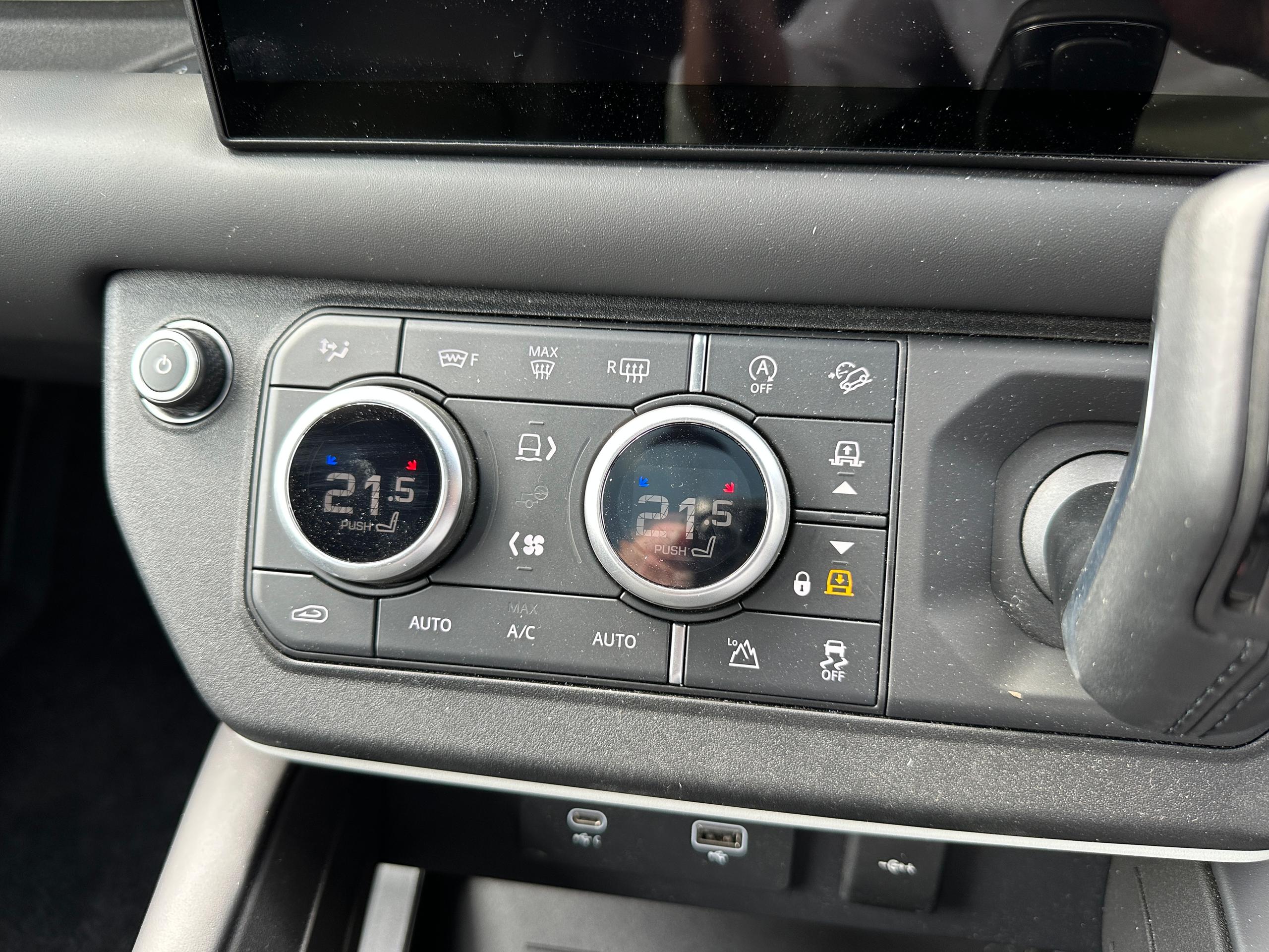 
								2023 Land Rover Defender 110 3.0 D300 MHEV X-Dynamic HSE full									