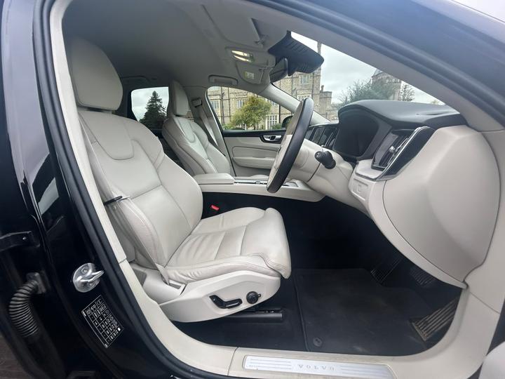 
								2022 Volvo XC60 2.0 B4 MHEV Plus Diesel Hybrid full									
