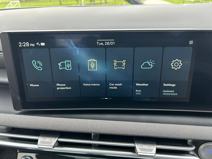 
								2024 Hyundai TUCSON 1.6 T-GDi Petrol Hybrid full									