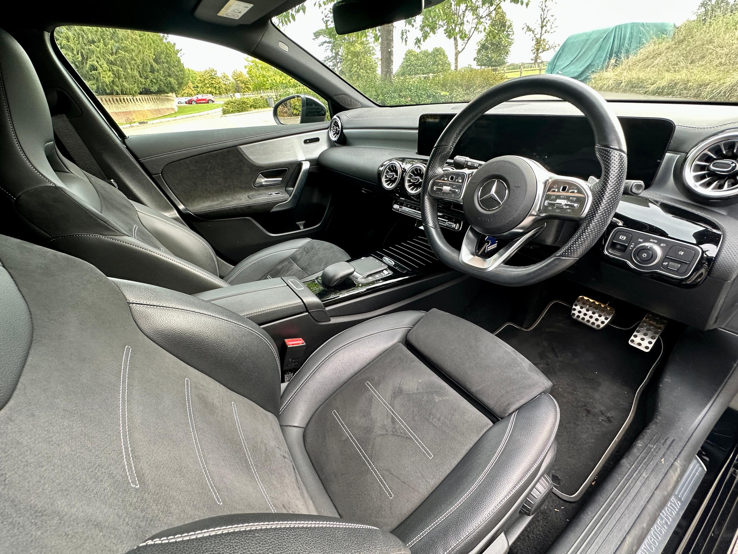 
								2021 Mercedes-Benz A200 AMG Line Edition full									