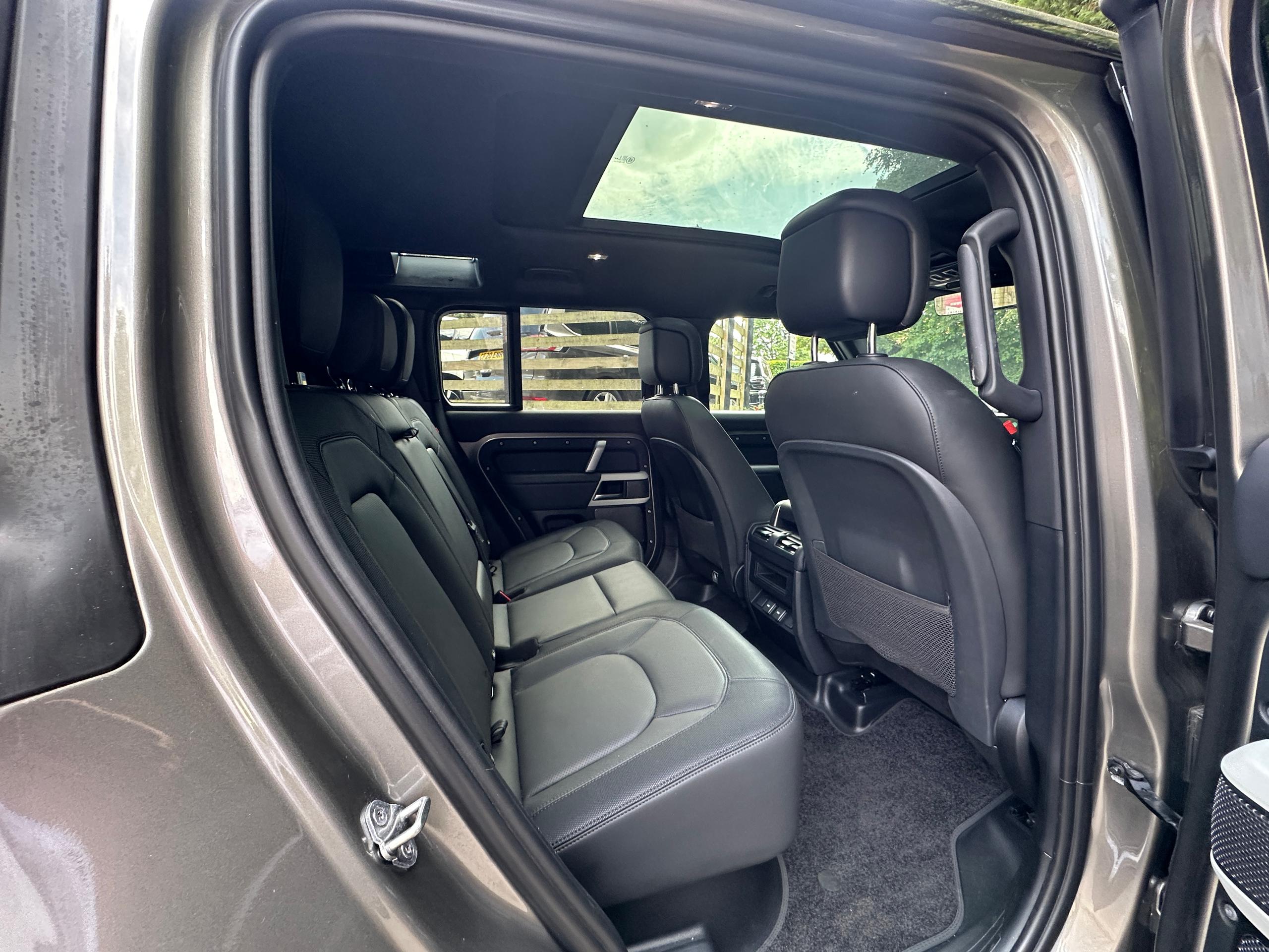 
								2023 Land Rover Defender 110 3.0 D300 MHEV X-Dynamic HSE full									