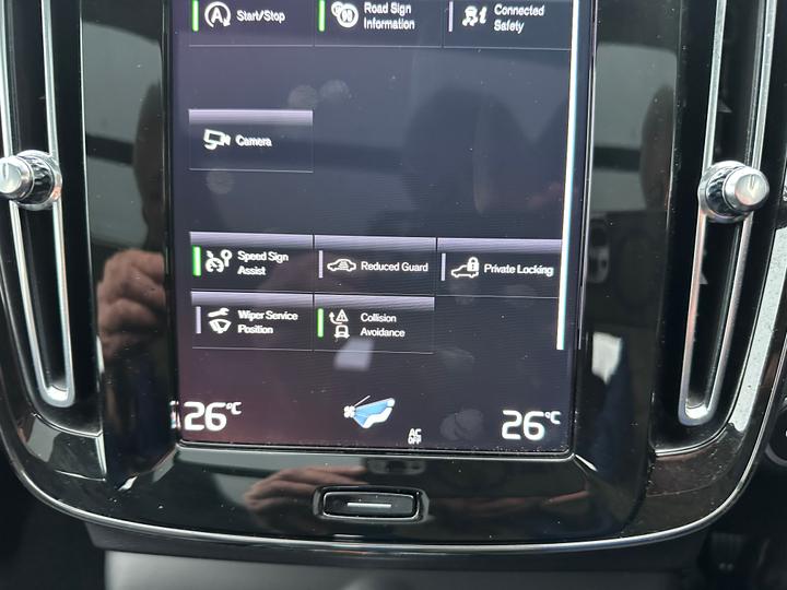 
								2022 Volvo XC40 1.5 T3 full									