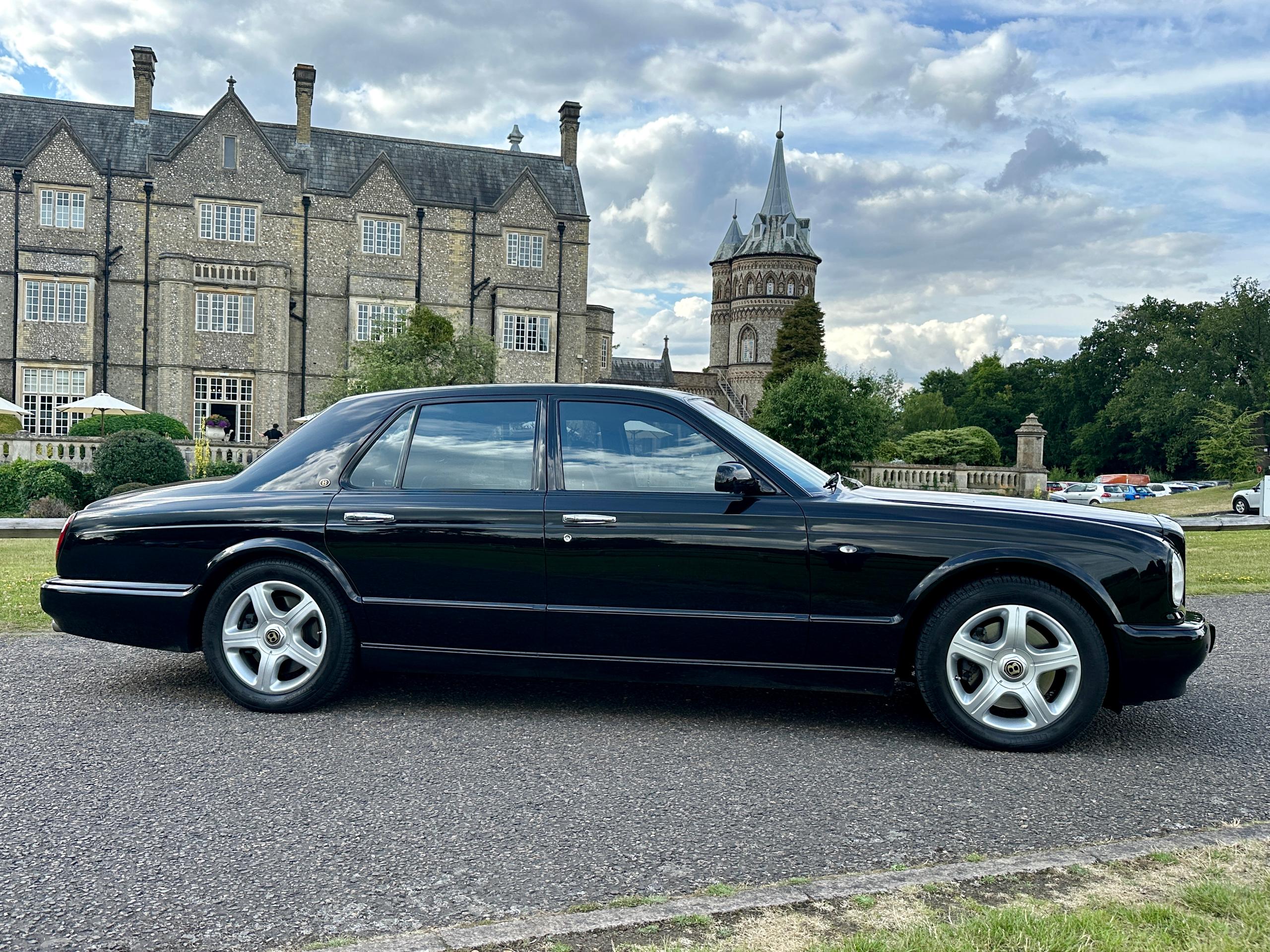 
								2001 Bentley ARNAGE 6.8 RED LABEL SALOON full									