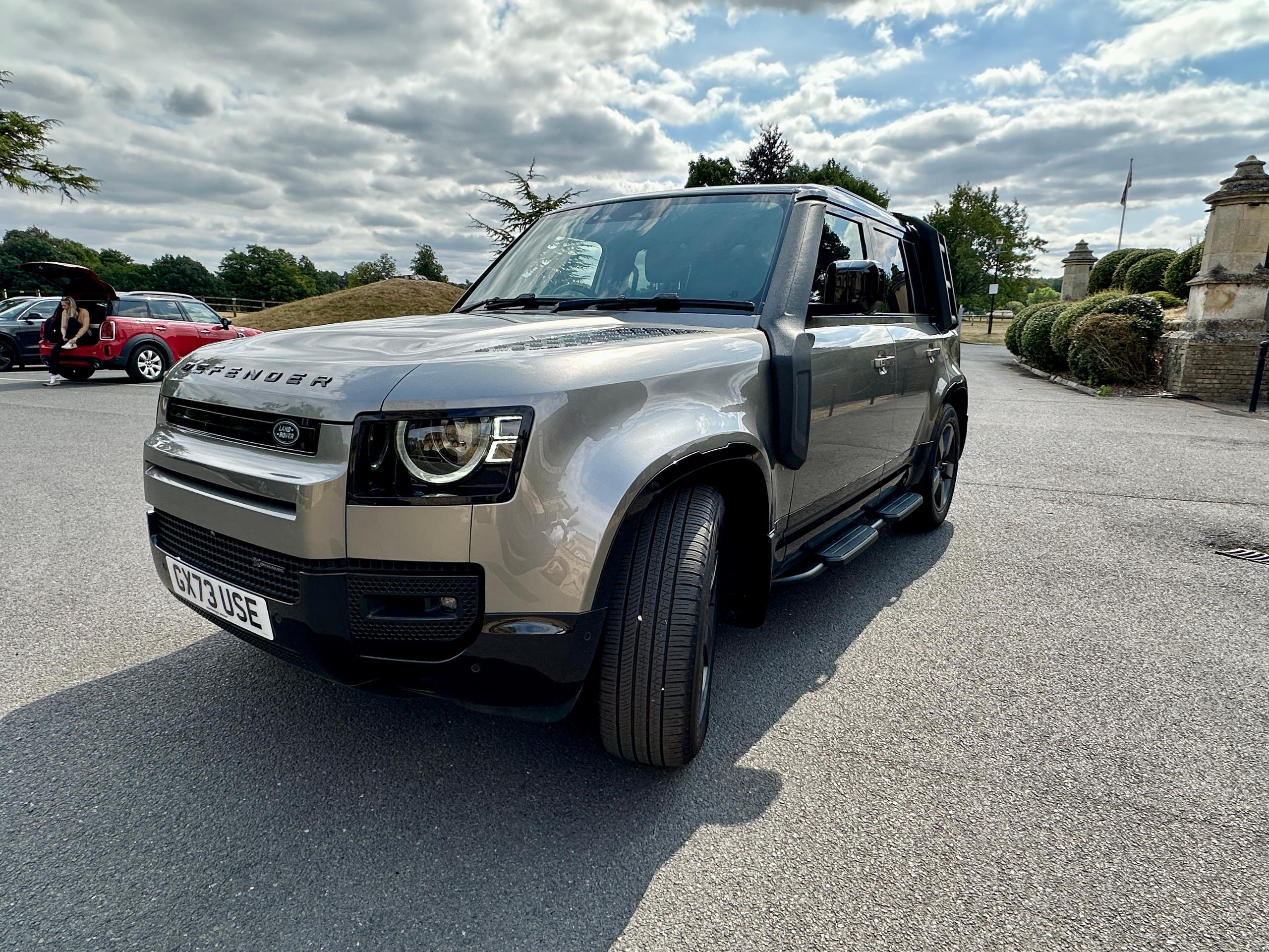 
								2023 Land Rover Defender 110 3.0 D300 MHEV X-Dynamic HSE full									