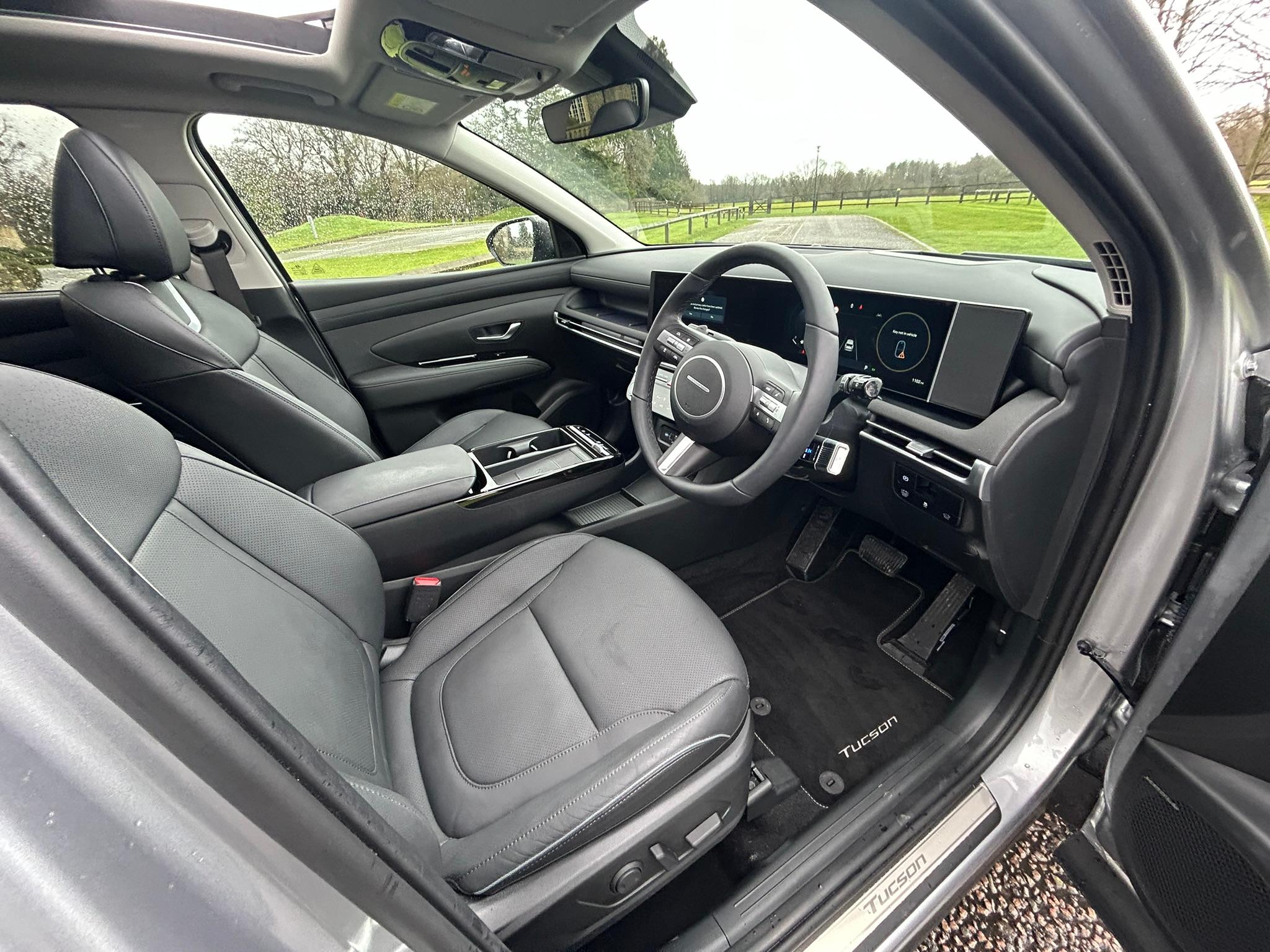 
								2024 Hyundai TUCSON 1.6 T-GDi Petrol Hybrid full									