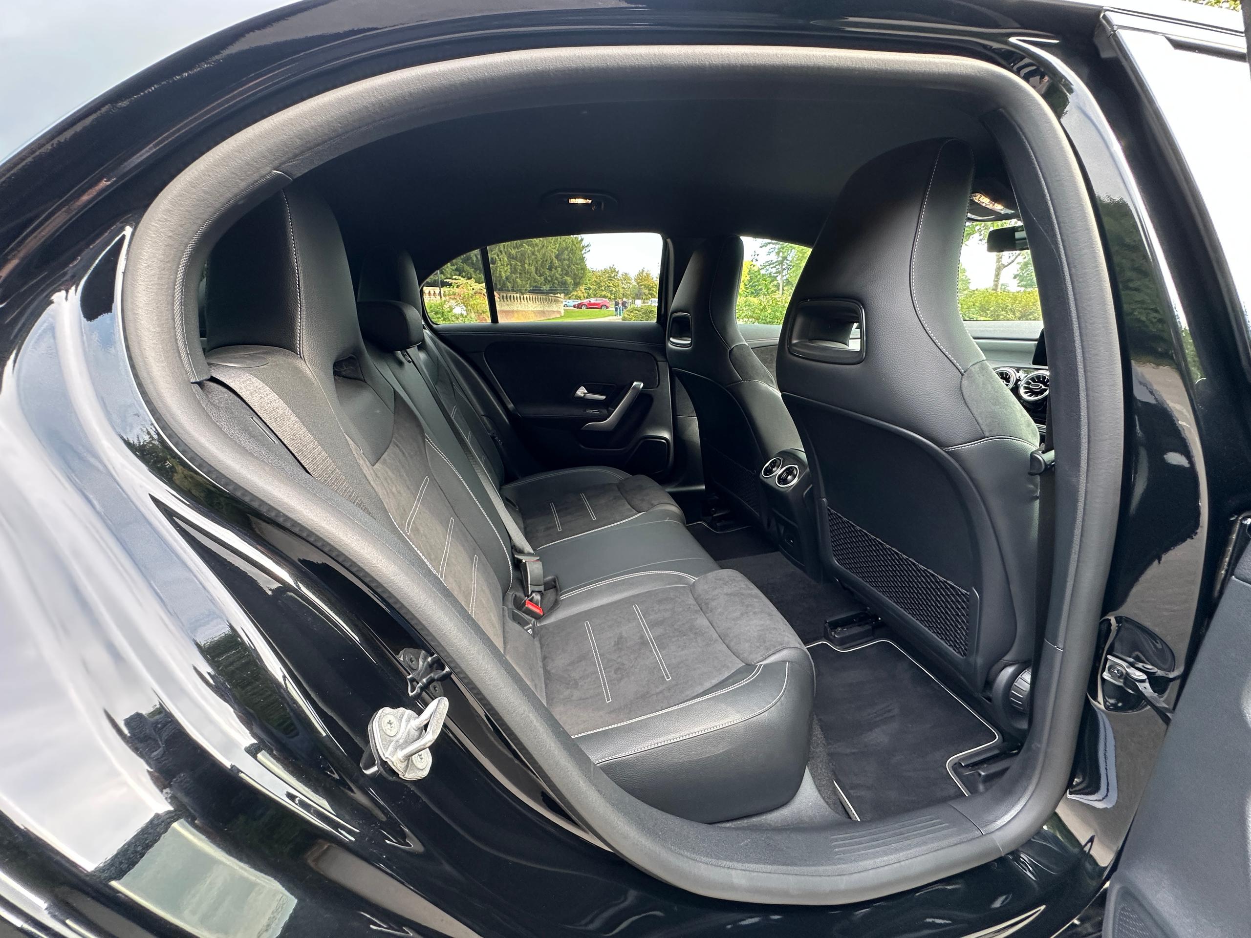 
								2021 Mercedes-Benz A200 AMG Line Edition full									