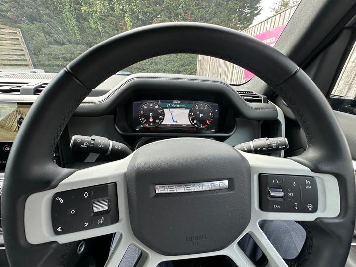 
								2023 Land Rover Defender 110 3.0 D300 MHEV X-Dynamic HSE full									