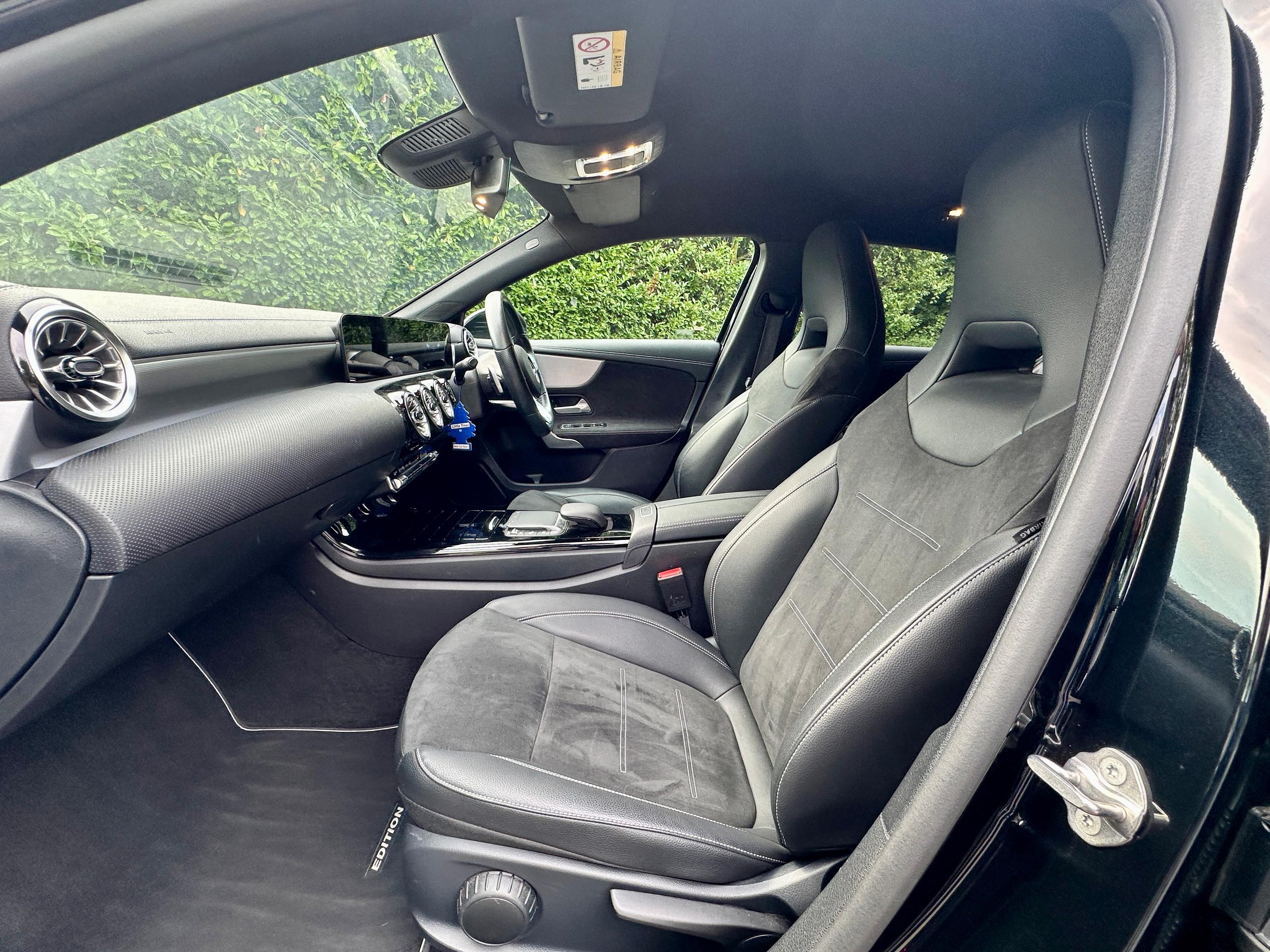 
								2021 Mercedes-Benz A200 AMG Line Edition full									