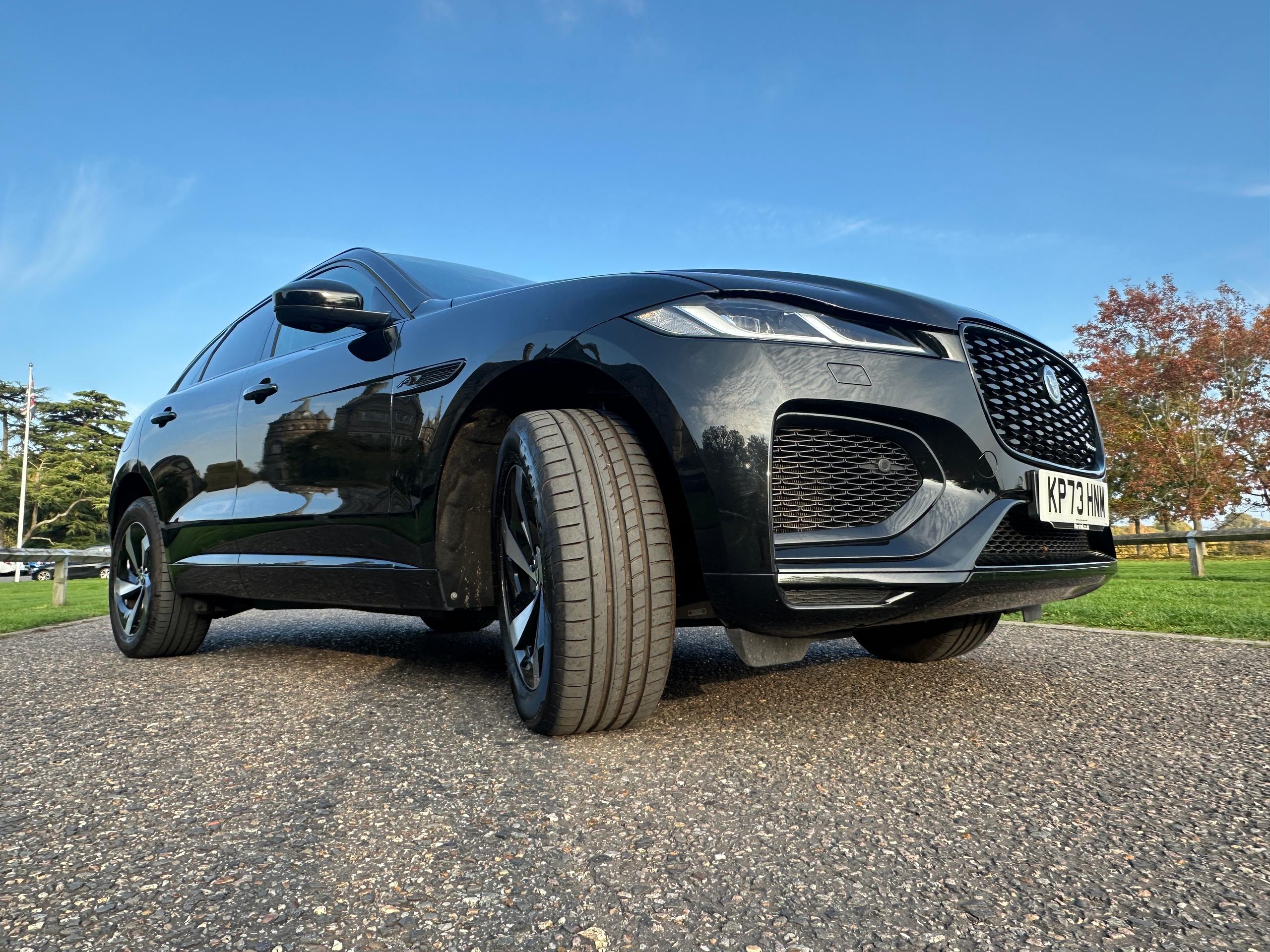 
								2023 Jaguar F-PACE 2.0 P400e 19.3kWh R-Dynamic SE Black SUV full									