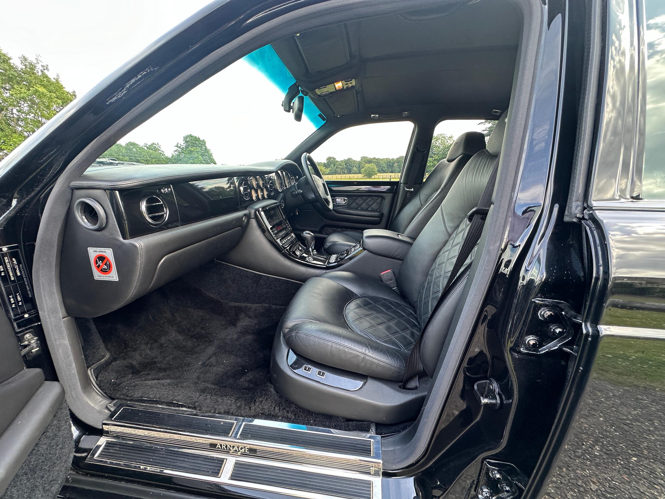 
								2001 Bentley ARNAGE 6.8 RED LABEL SALOON full									