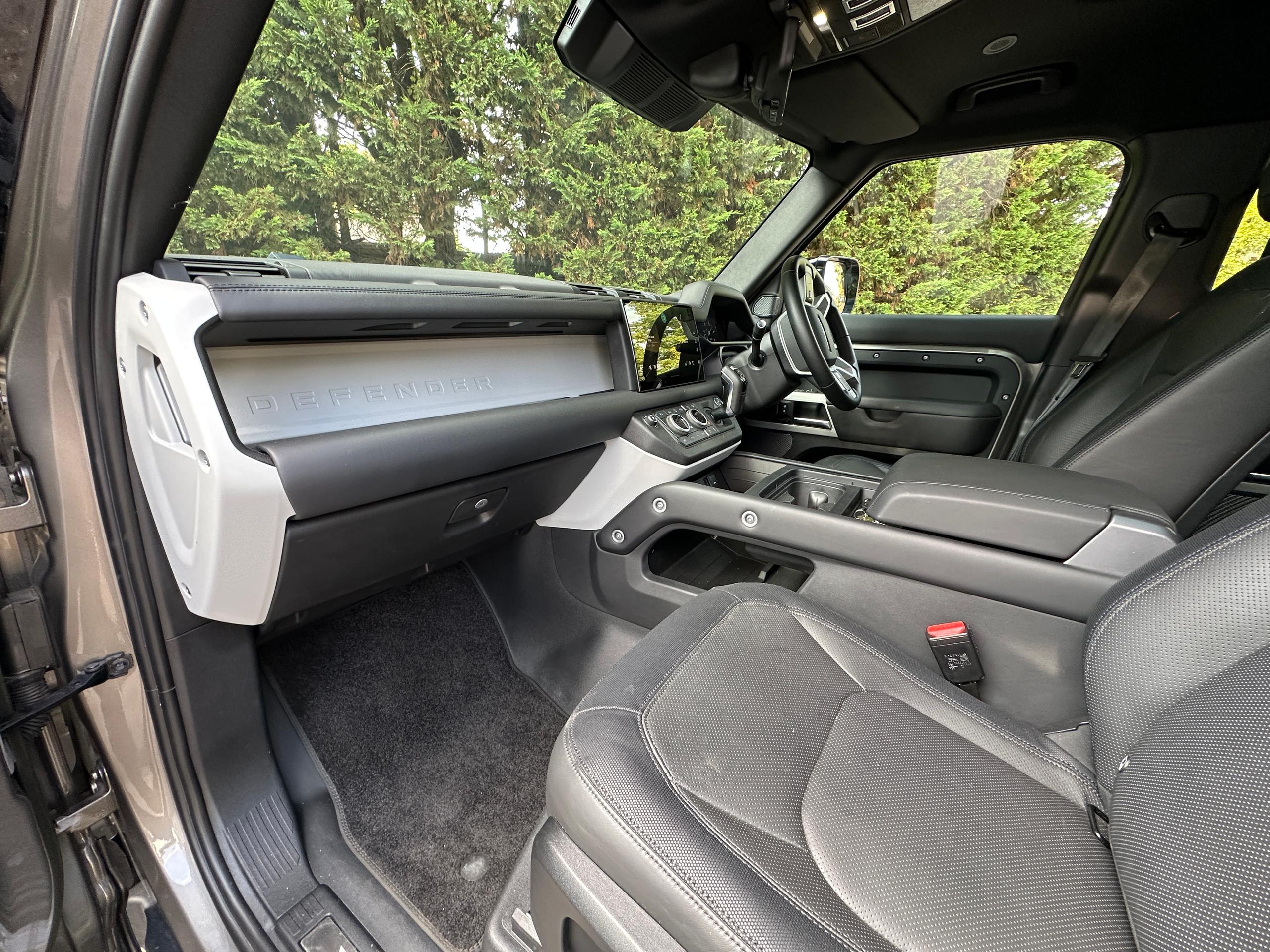 
								2023 Land Rover Defender 110 3.0 D300 MHEV X-Dynamic HSE full									