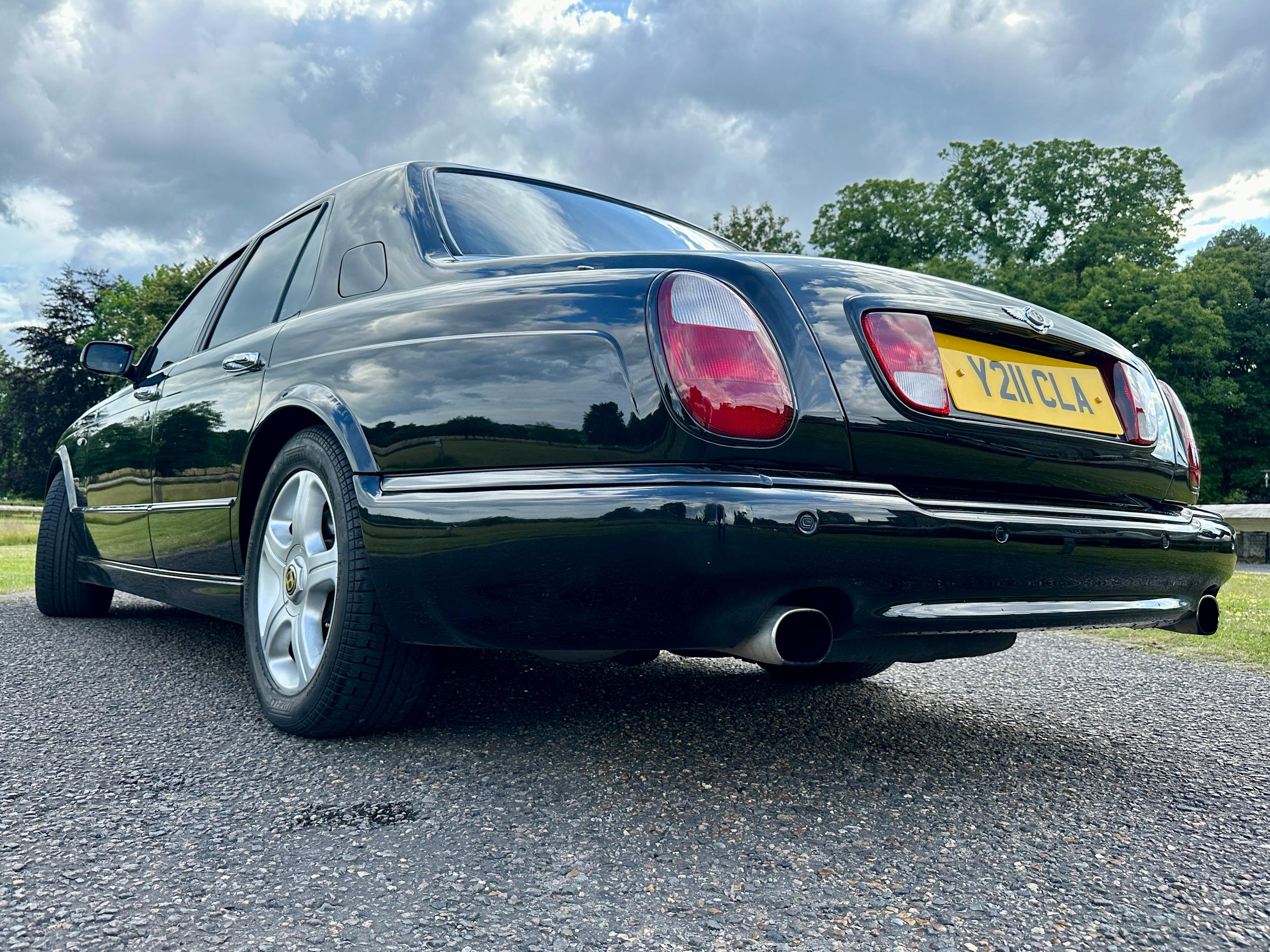 
								2001 Bentley ARNAGE 6.8 RED LABEL SALOON full									