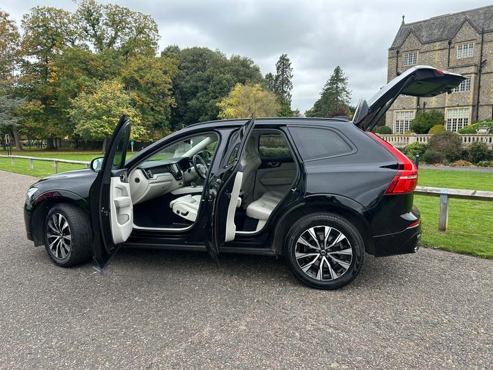 
								2022 Volvo XC60 2.0 B4 MHEV Plus Diesel Hybrid full									