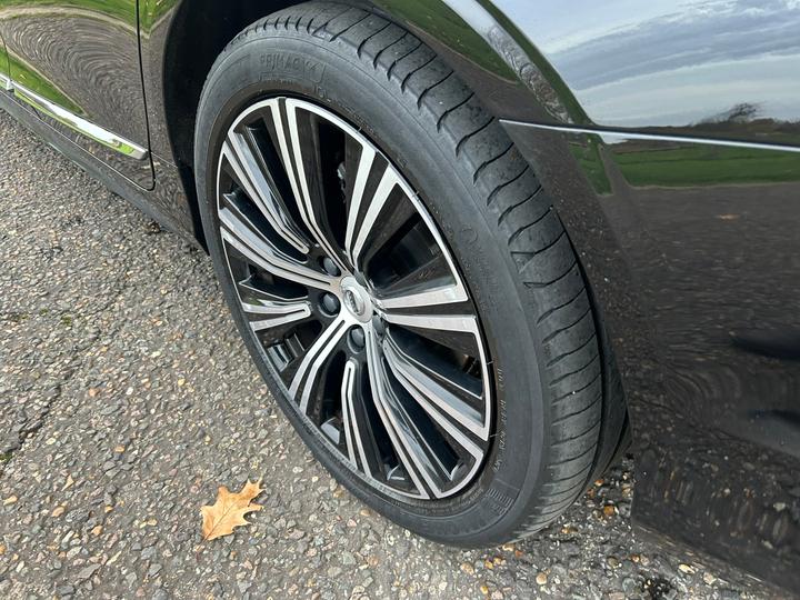 
								2022 Volvo V90 2.0 B4 MHEV Inscription Estate Petrol Hybrid full									