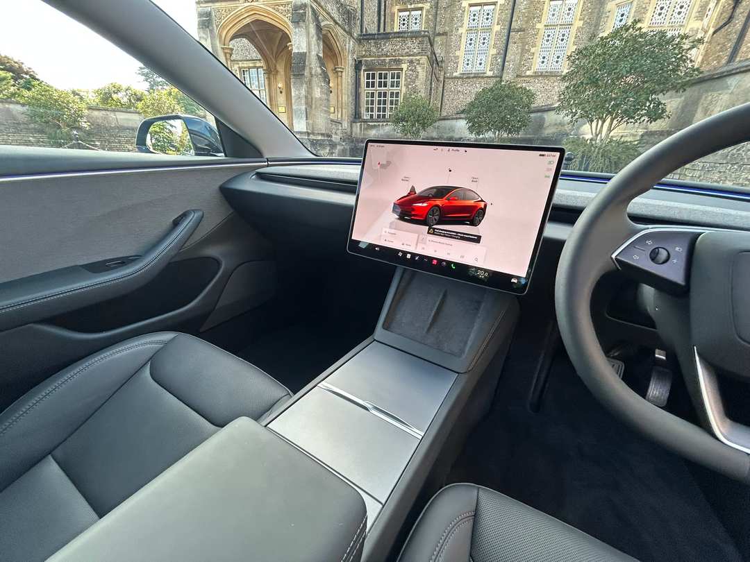 
								2025 TESLA Model 3 full									