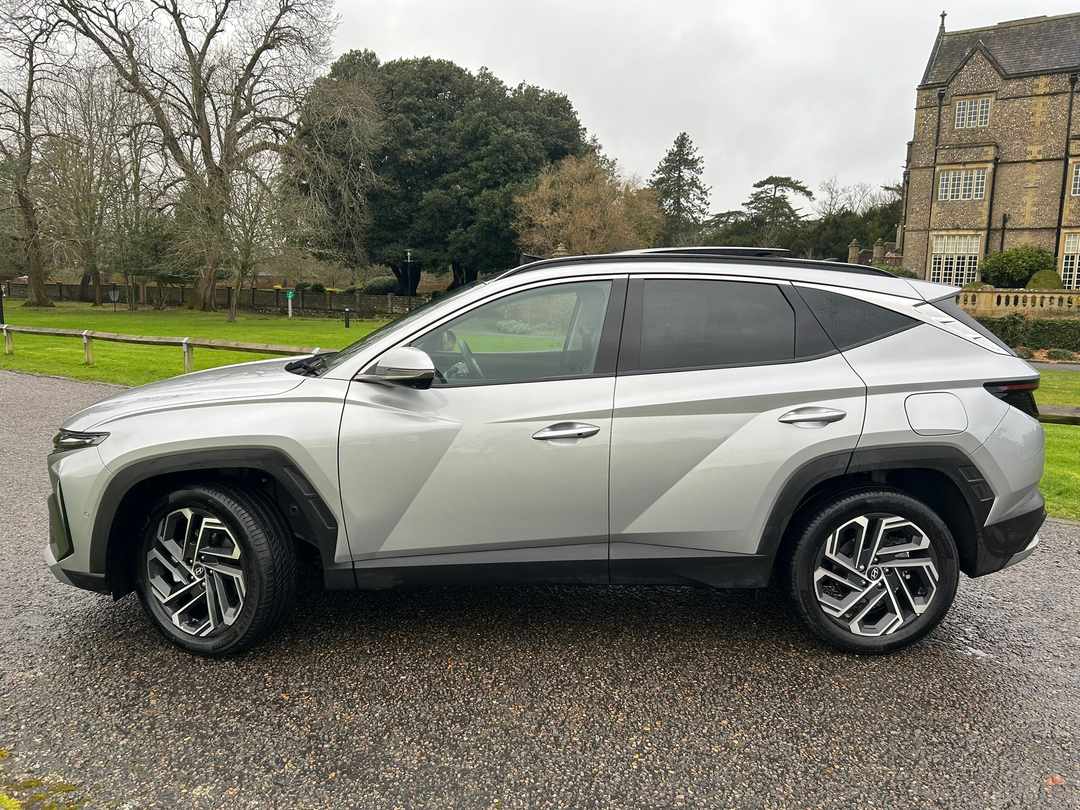 
								2024 Hyundai TUCSON 1.6 T-GDi Petrol Hybrid full									