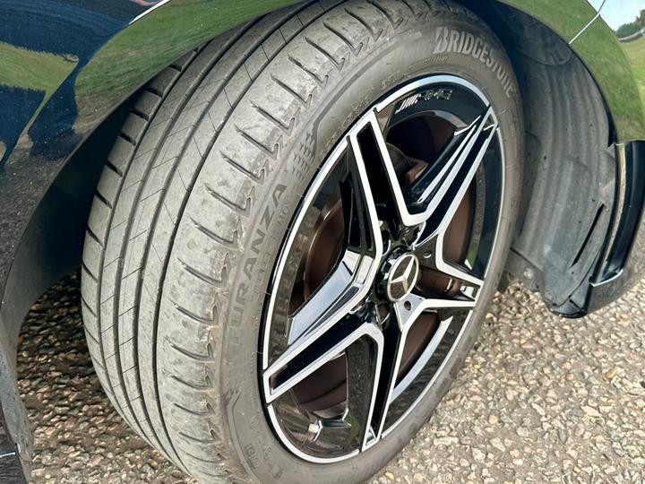 
								2021 Mercedes-Benz A200 AMG Line Edition full									